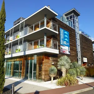 Western Aquakub Hotel